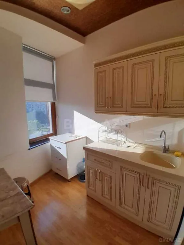 Kirayə verilir 5 otaqlı ofis 250 m²