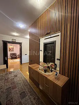 Satılır 4 otaqlı mənzil 215 m²