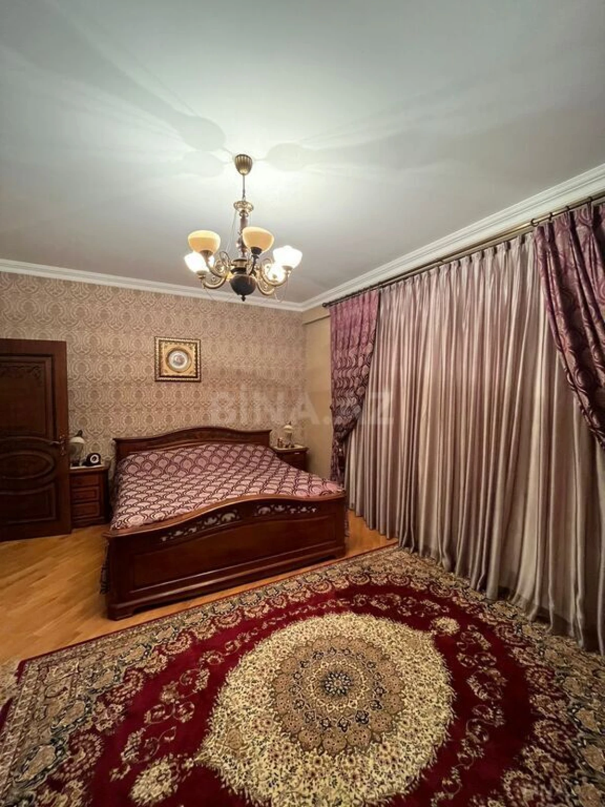 Satılır 4 otaqlı mənzil 215 m²
