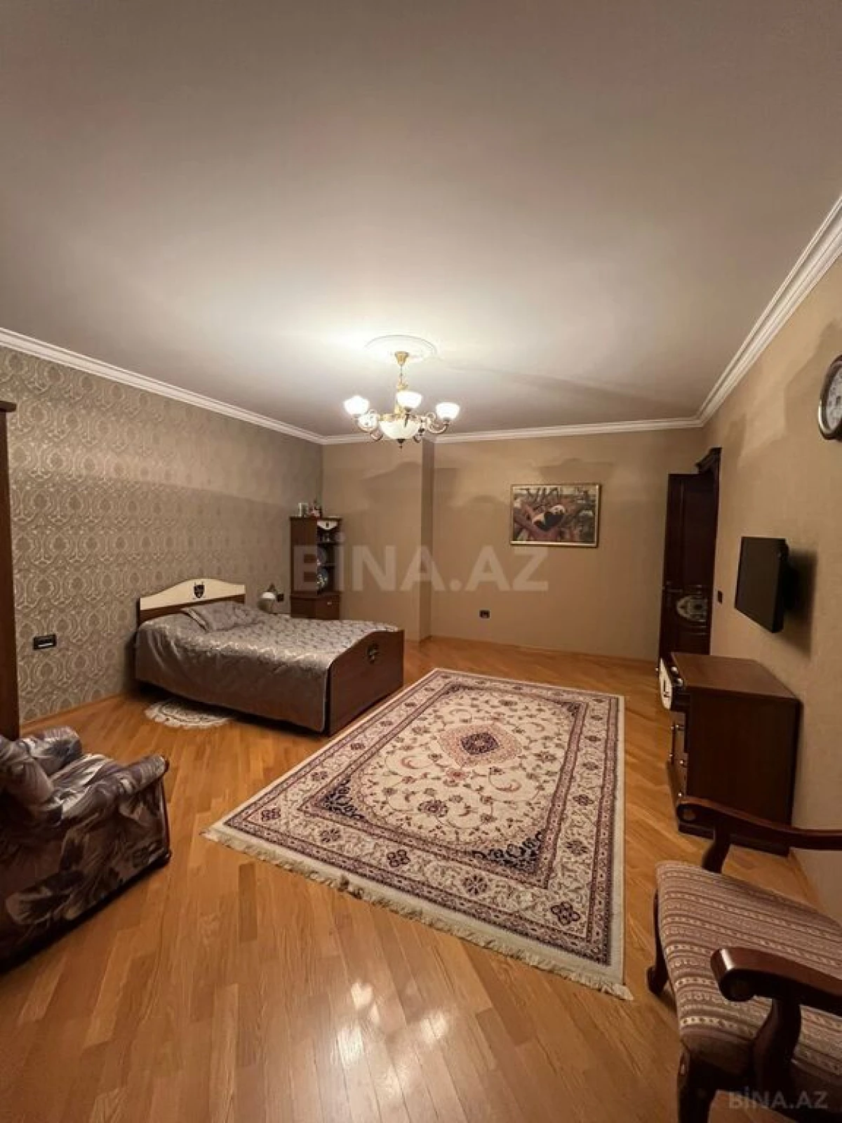 Satılır 4 otaqlı mənzil 215 m²