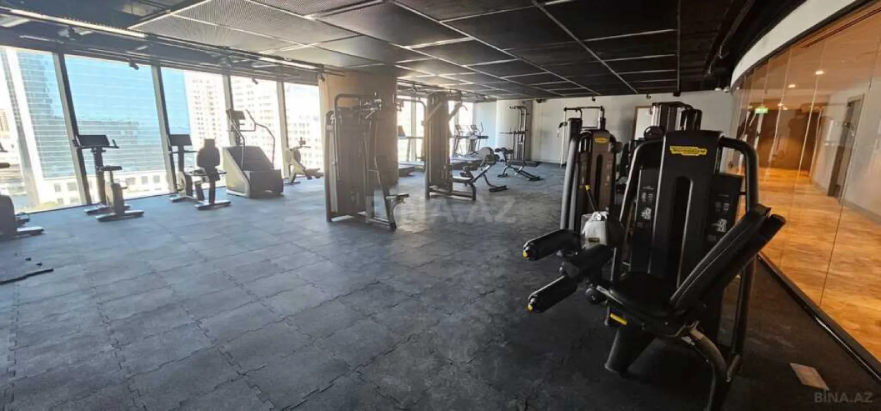 Satılır 3 otaqlı mənzil 140 m²