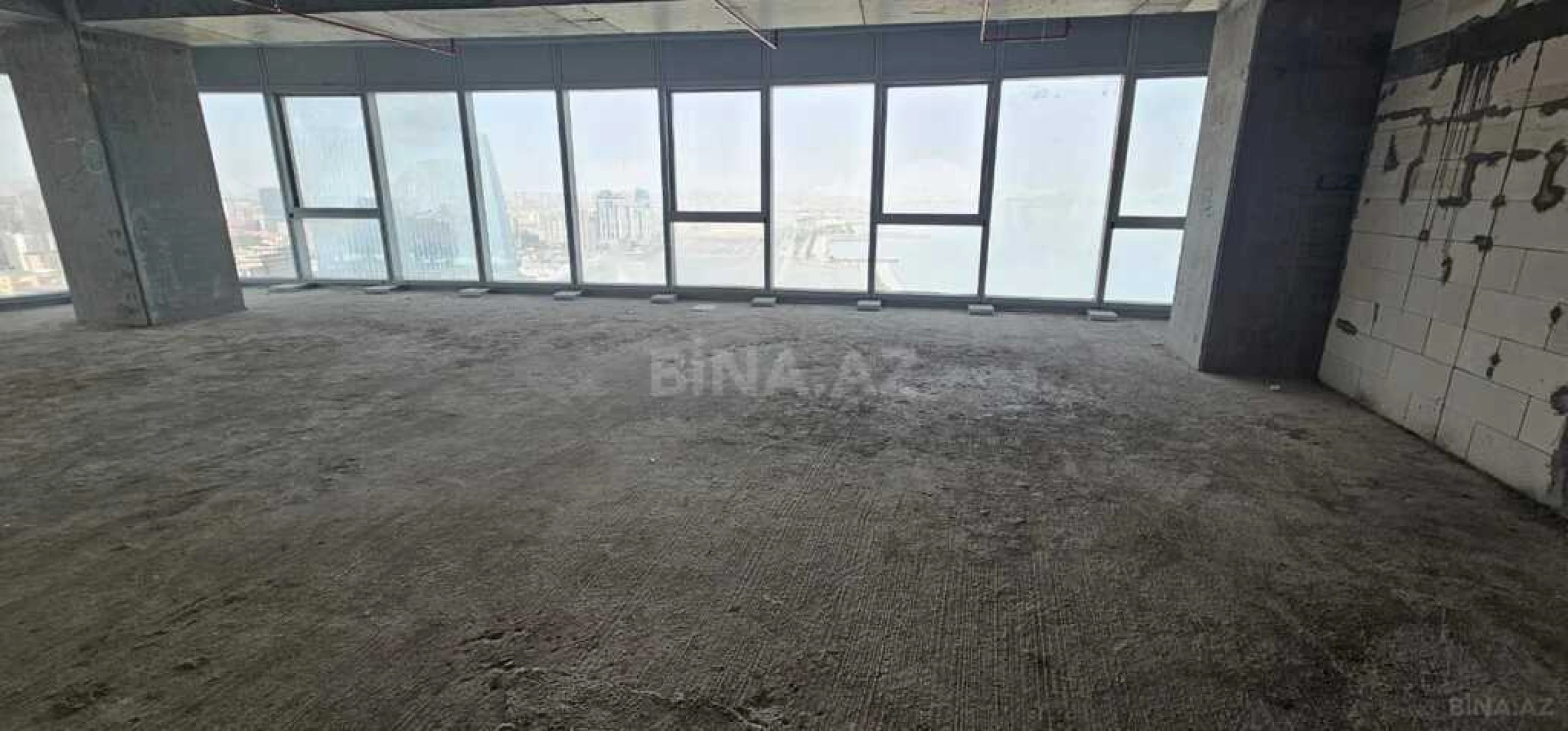 Satılır 3 otaqlı mənzil 140 m²