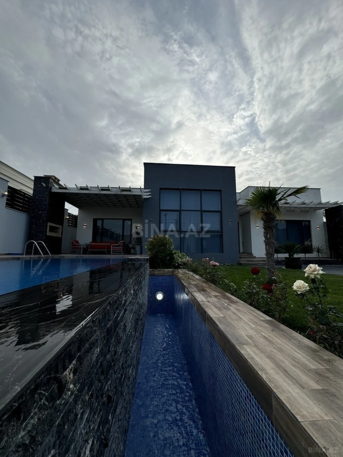 Satılır 4 otaqlı həyət evi 220 m²