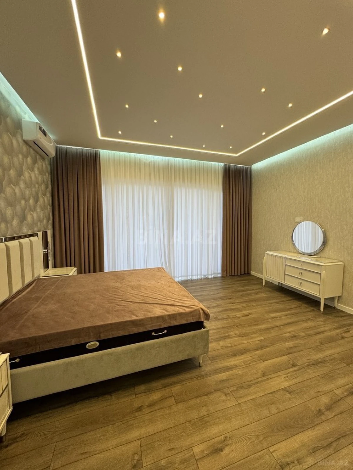 Satılır 4 otaqlı həyət evi 220 m²