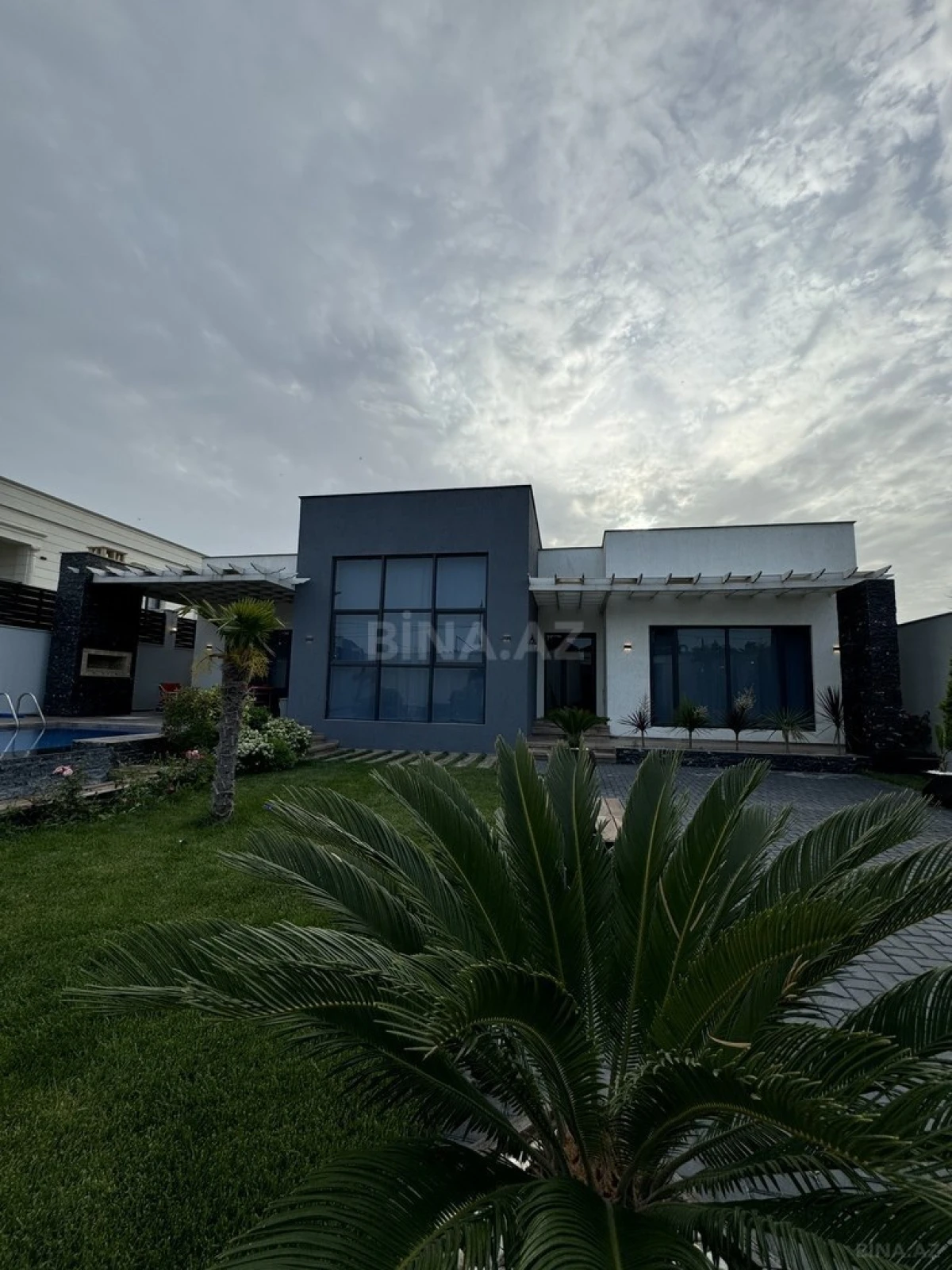 Satılır 4 otaqlı həyət evi 220 m²