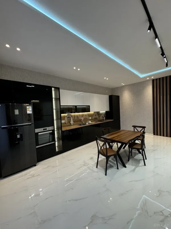 Satılır 4 otaqlı həyət evi 220 m²