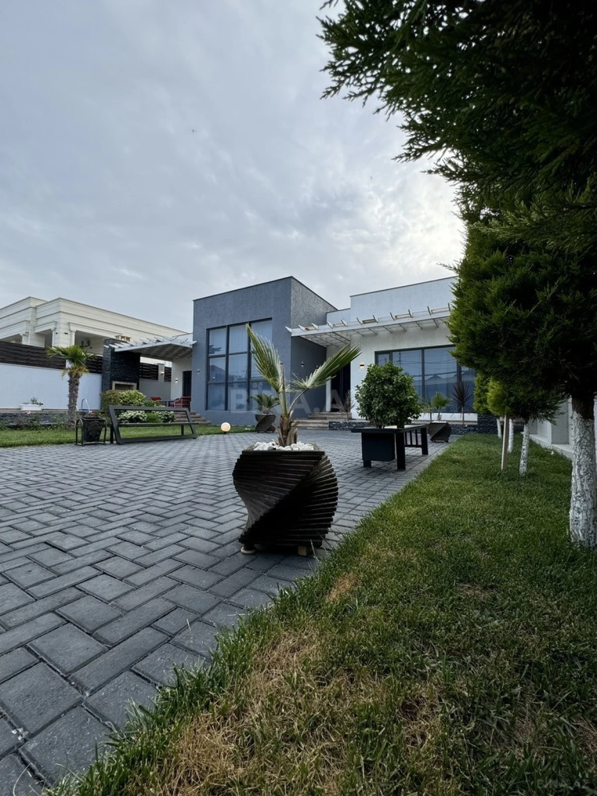 Satılır 4 otaqlı həyət evi 220 m²