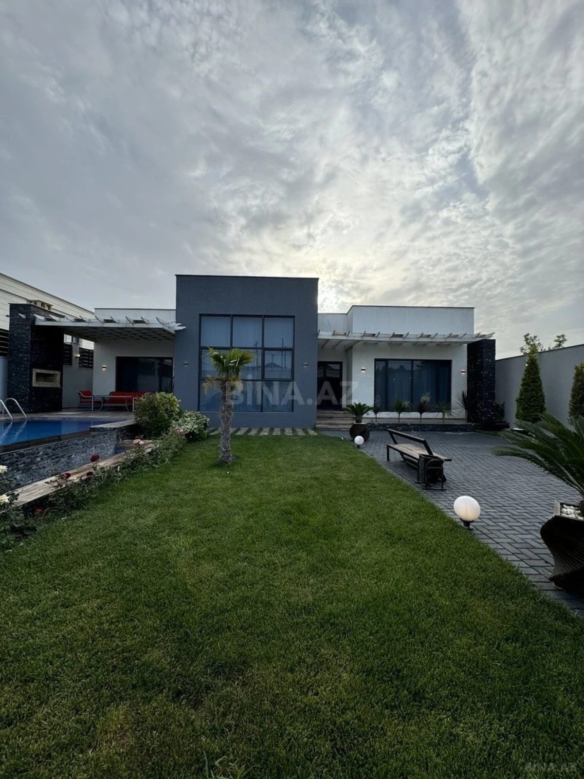 Satılır 4 otaqlı həyət evi 220 m²