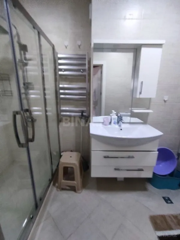 Kirayə verilir 2 otaqlı mənzil 75 m²