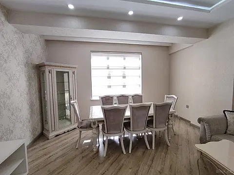 Kirayə verilir 2 otaqlı mənzil 75 m²