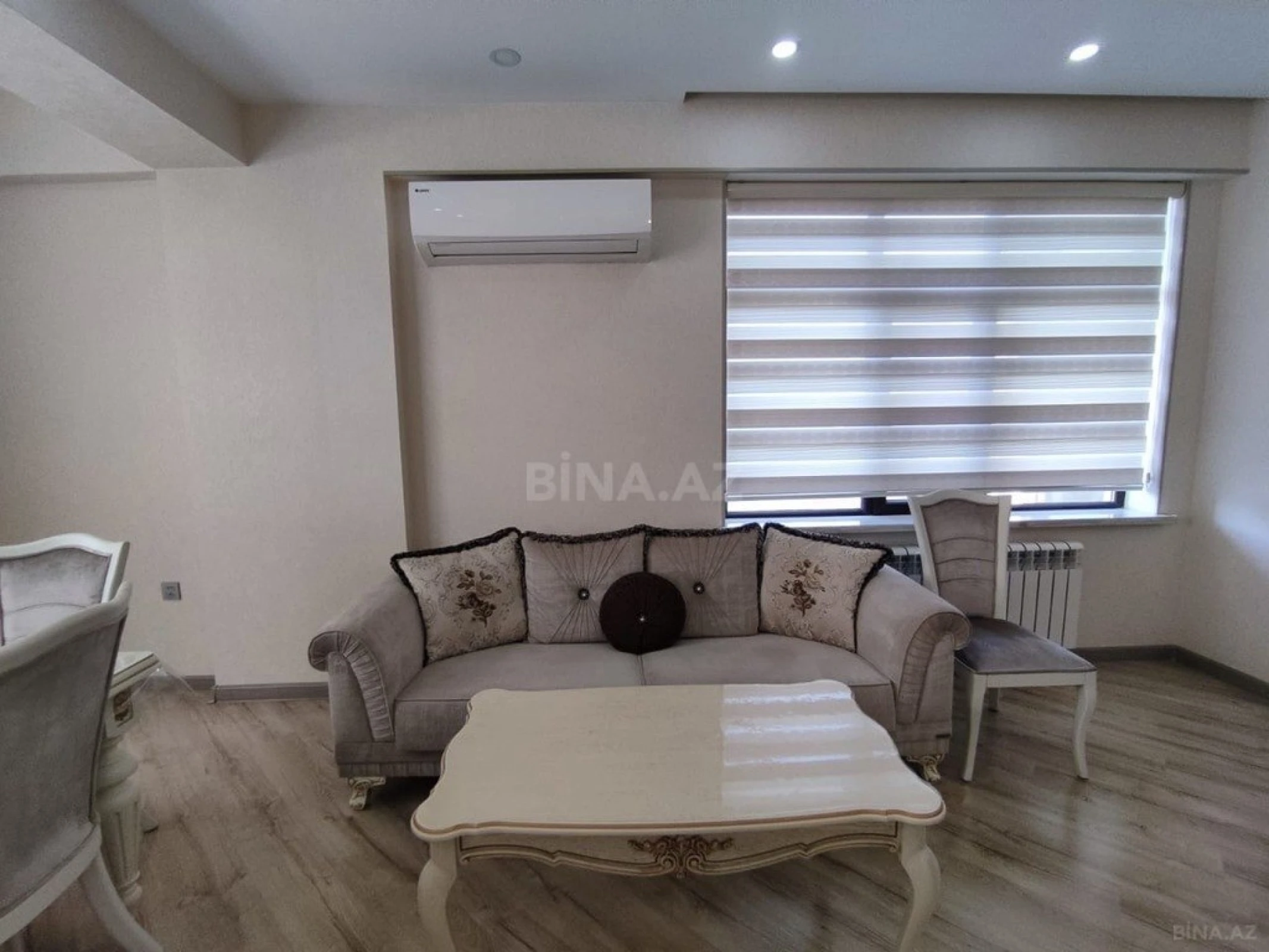 Kirayə verilir 2 otaqlı mənzil 75 m²