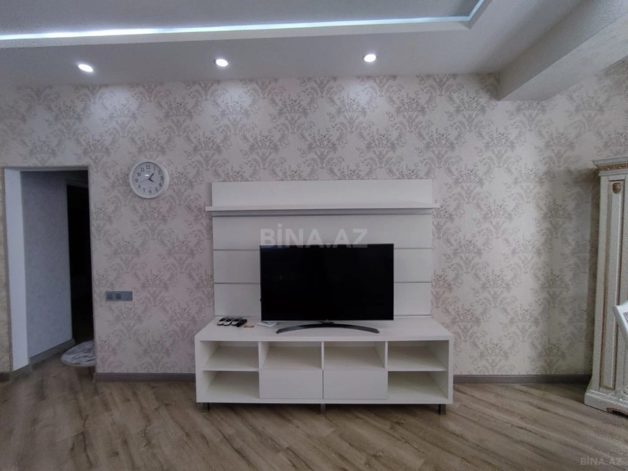 Kirayə verilir 2 otaqlı mənzil 75 m²