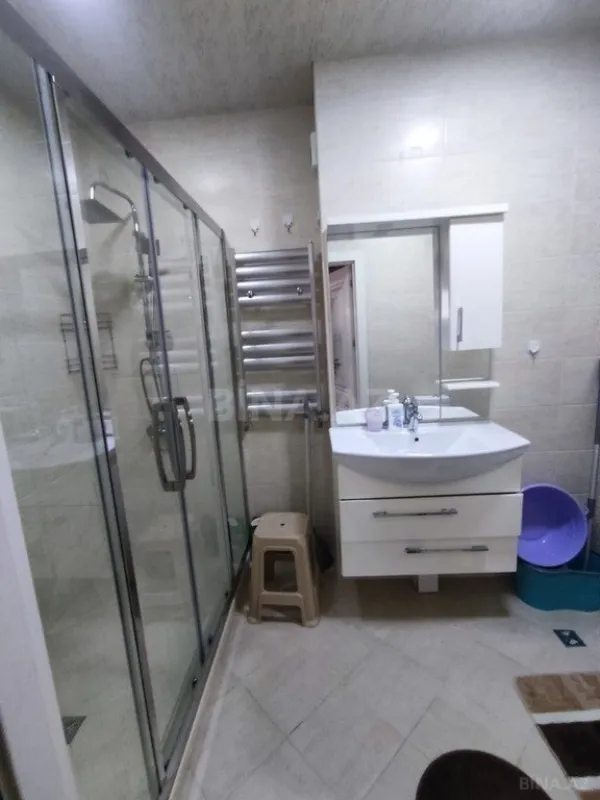 Kirayə verilir 2 otaqlı mənzil 75 m²