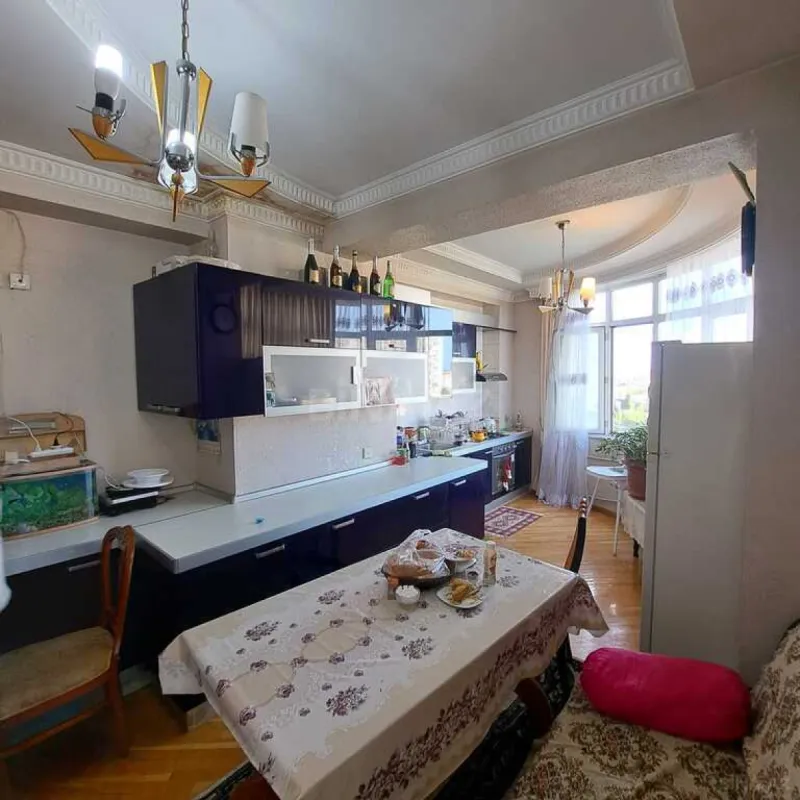 Satılır 3 otaqlı mənzil 170 m²