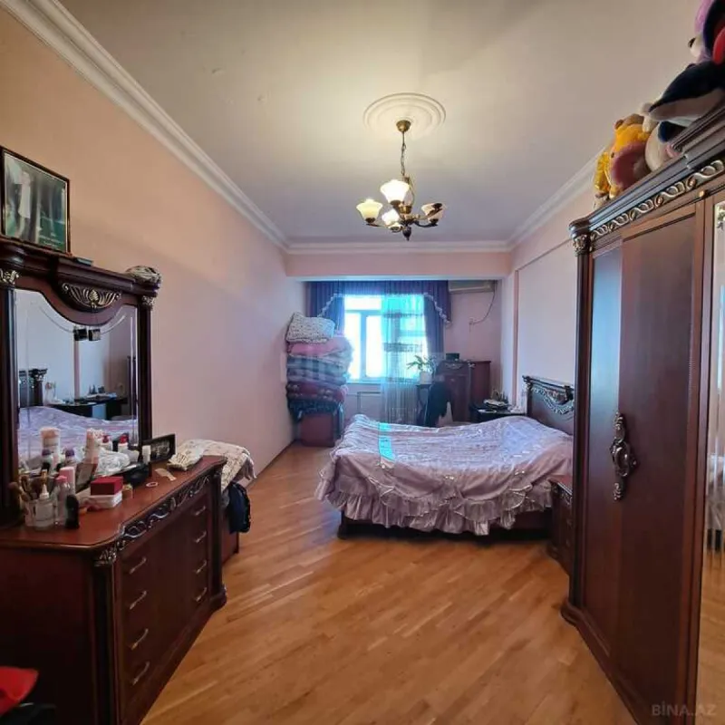 Satılır 3 otaqlı mənzil 170 m²