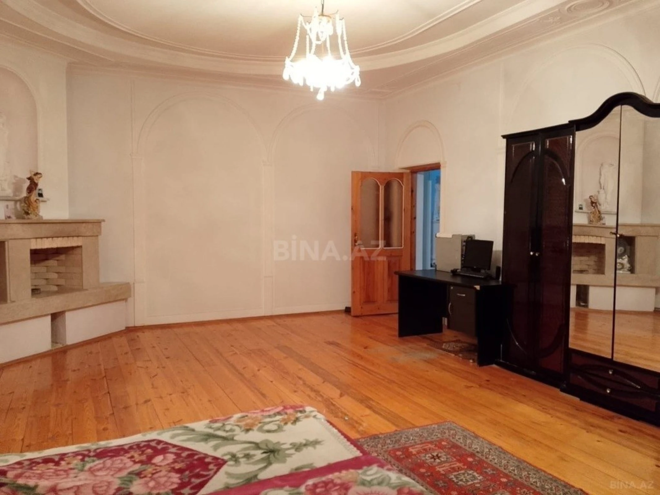 Satılır 10 otaqlı həyət evi 747 m²
