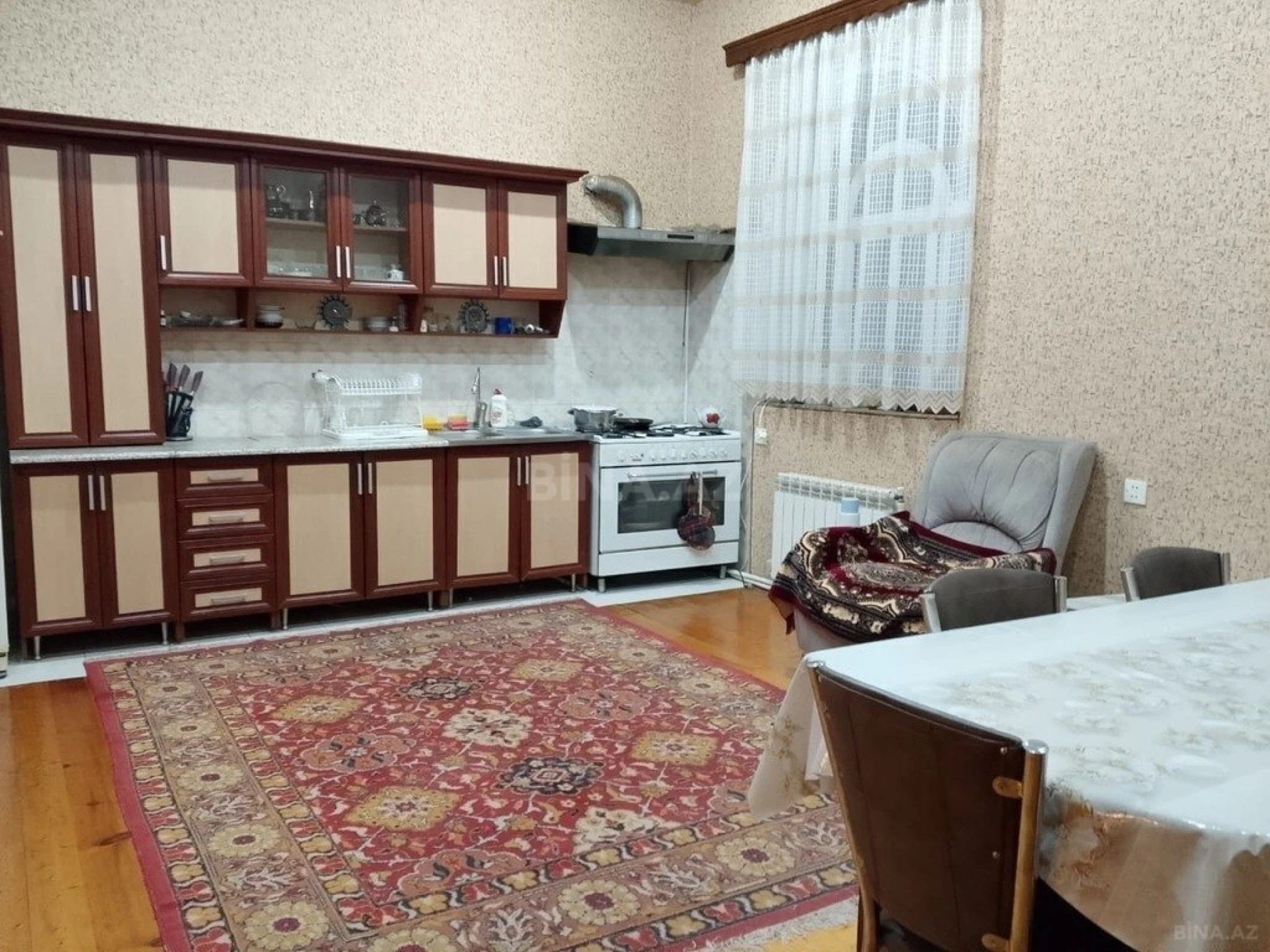 Satılır 10 otaqlı həyət evi 747 m²