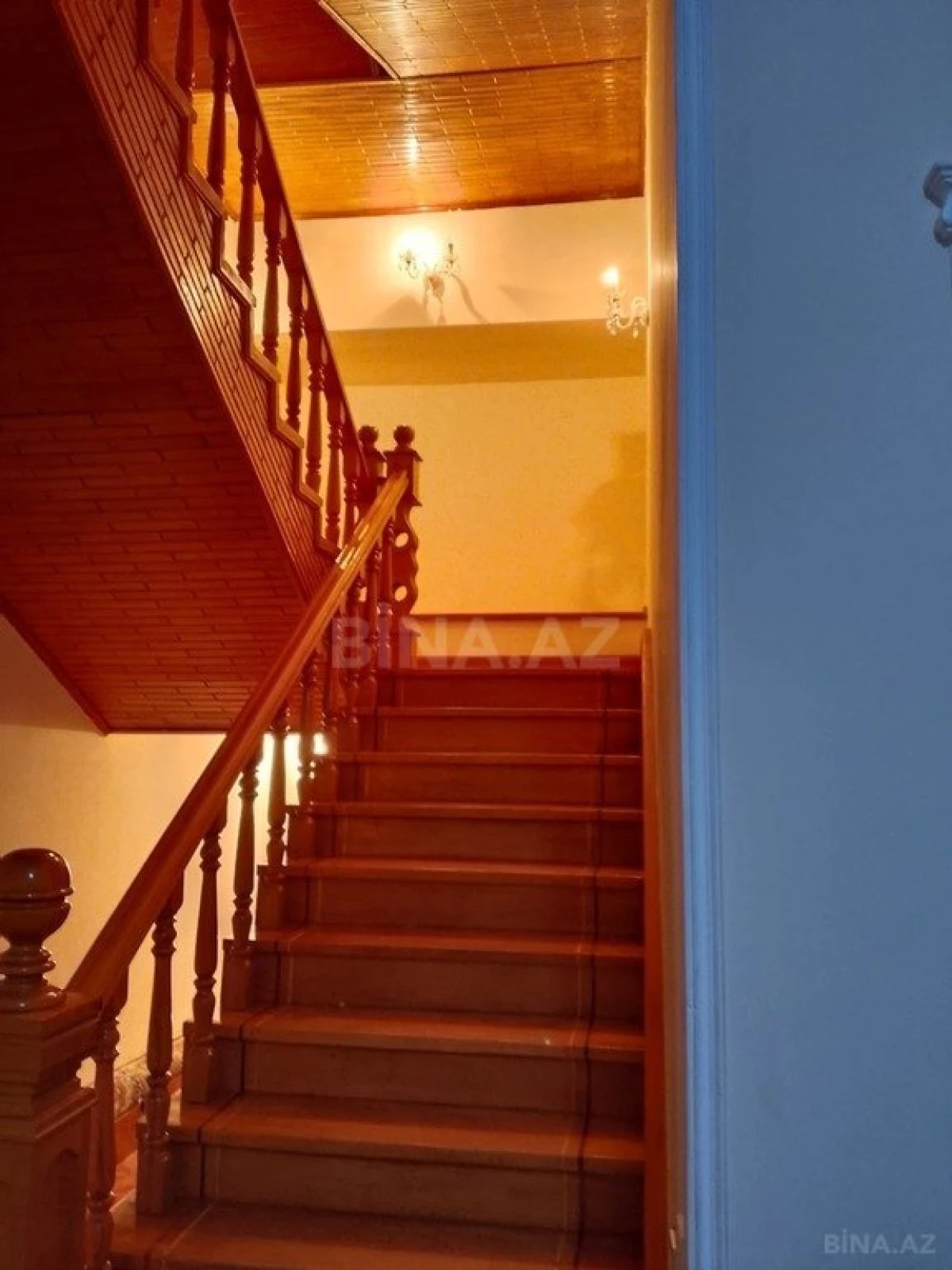 Satılır 10 otaqlı həyət evi 747 m²