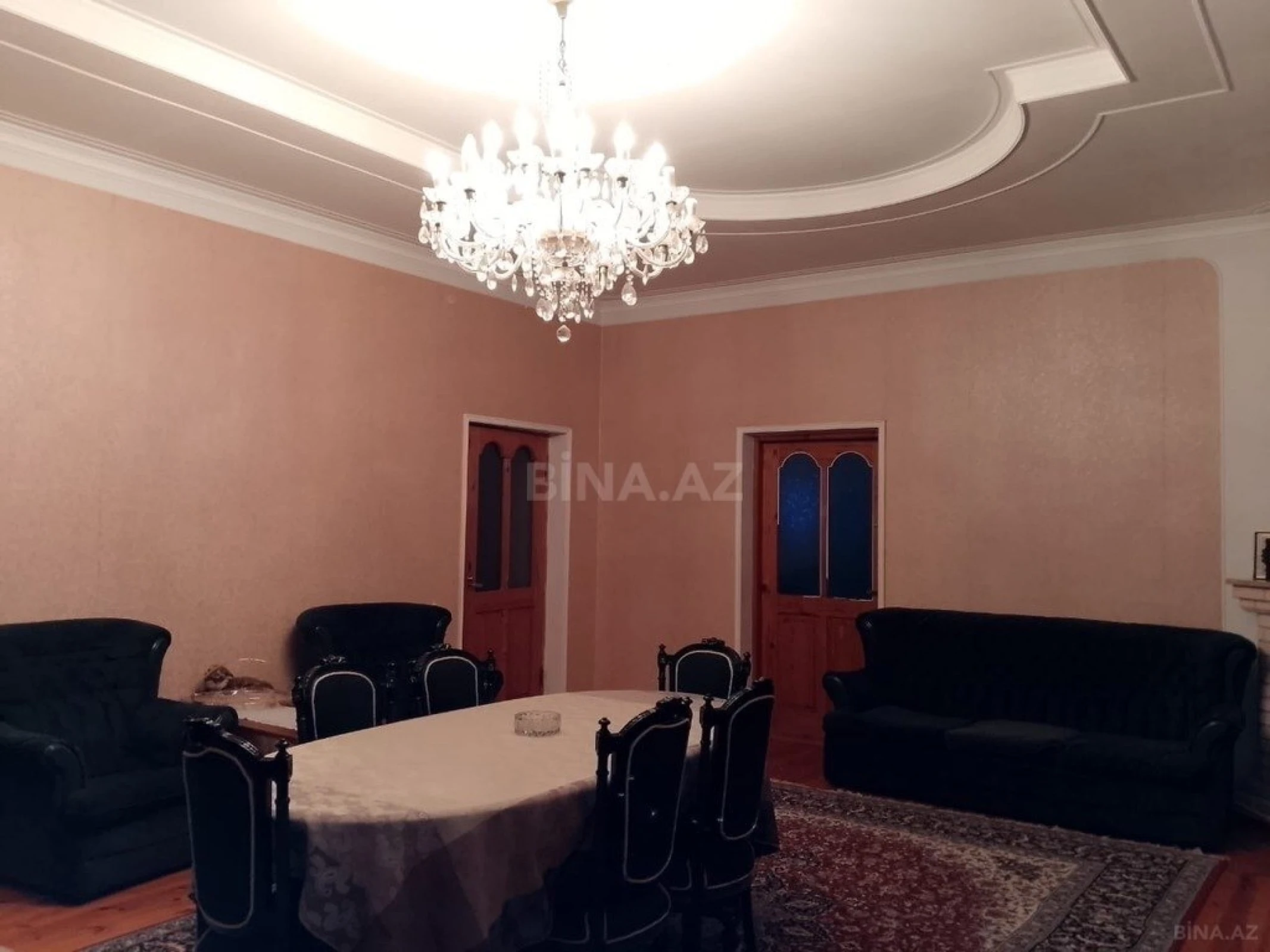 Satılır 10 otaqlı həyət evi 747 m²