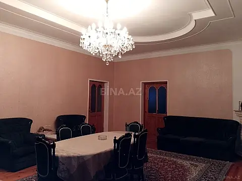 Satılır 10 otaqlı həyət evi 747 m²