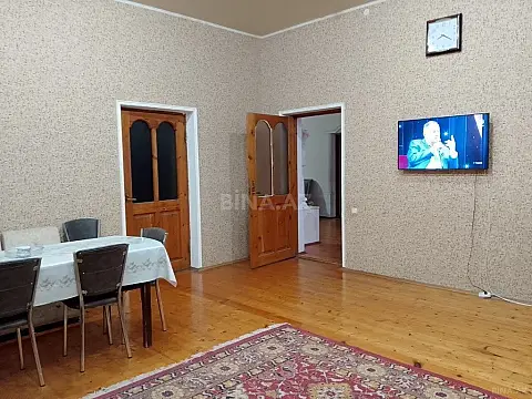Satılır 10 otaqlı həyət evi 747 m²