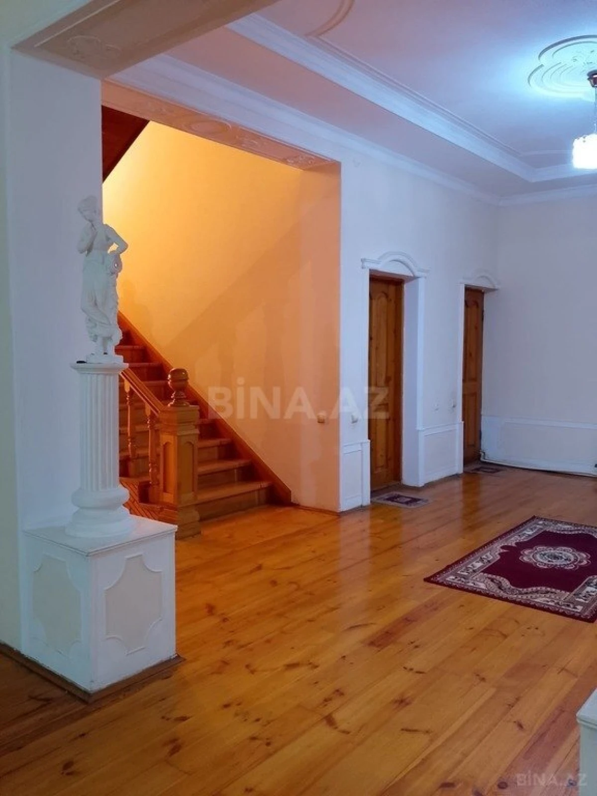 Satılır 10 otaqlı həyət evi 747 m²