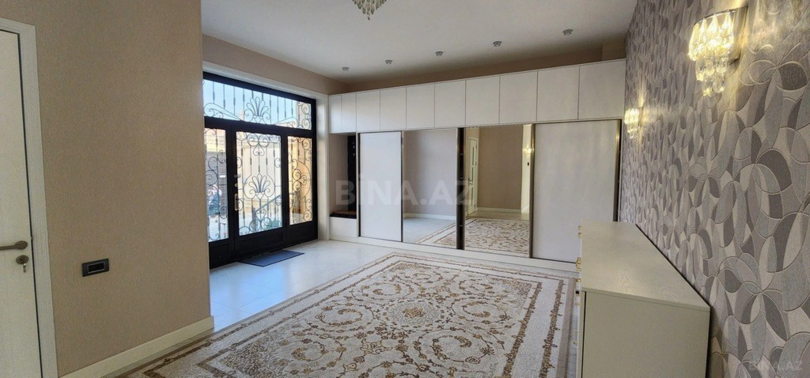 Kirayə verilir 6 otaqlı həyət evi 350 m²
