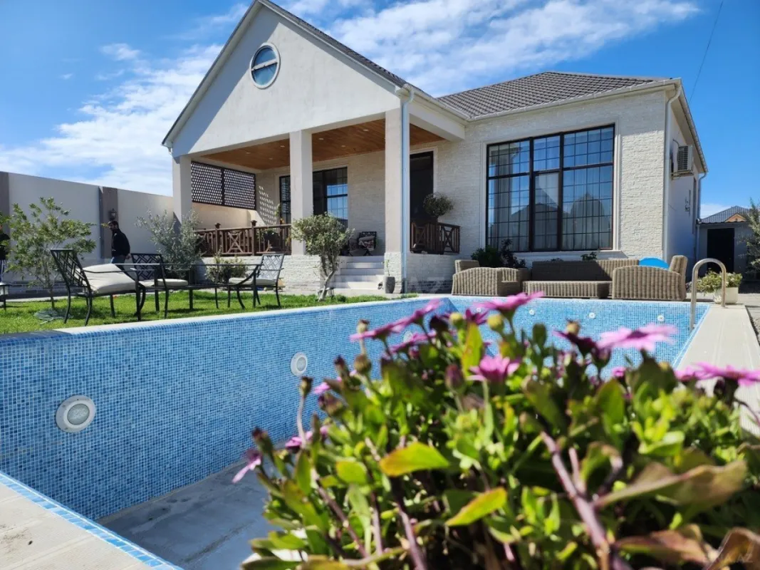 Kirayə verilir 4 otaqlı həyət evi 240 m²