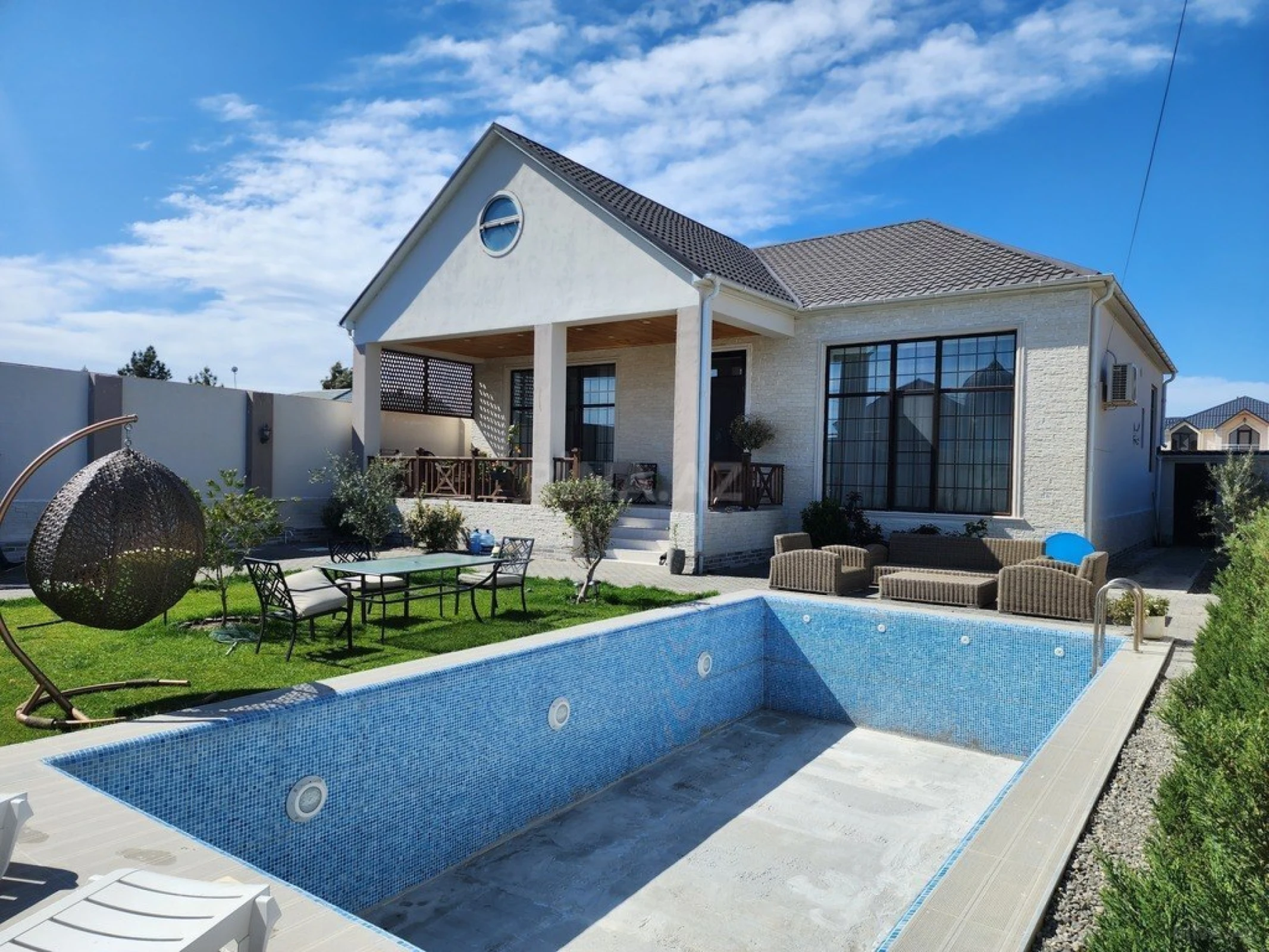 Kirayə verilir 4 otaqlı həyət evi 240 m²