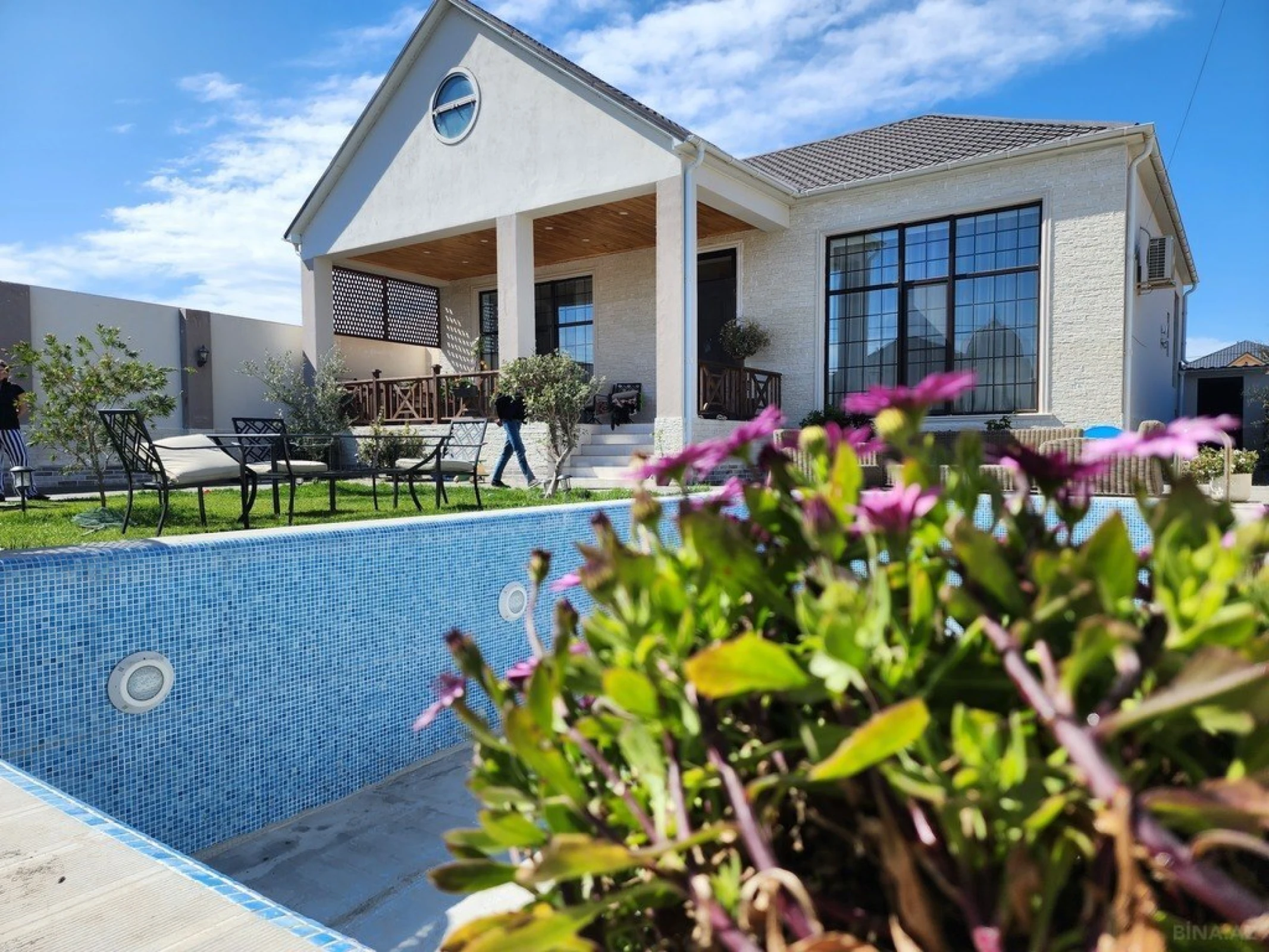 Kirayə verilir 4 otaqlı həyət evi 240 m²