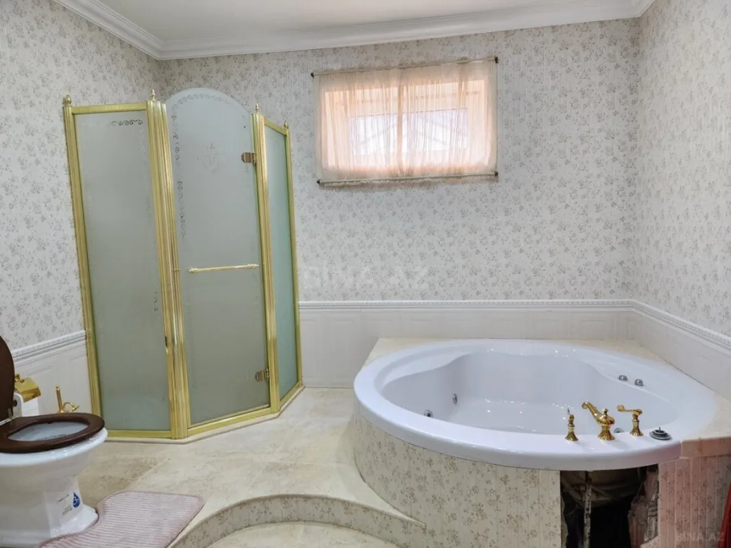 Kirayə verilir 8 otaqlı həyət evi 500 m²