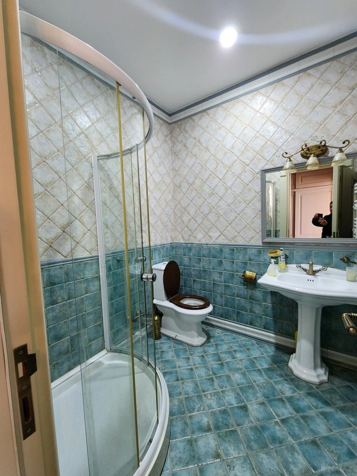 Kirayə verilir 8 otaqlı həyət evi 500 m²