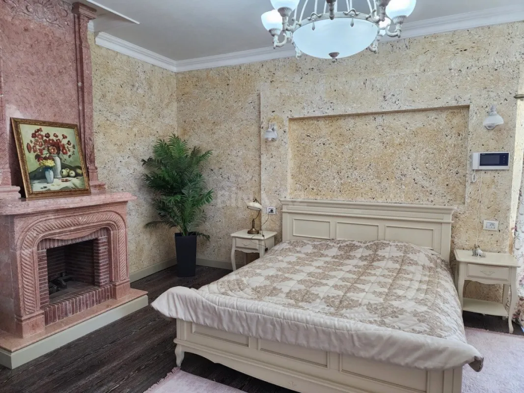 Kirayə verilir 8 otaqlı həyət evi 500 m²