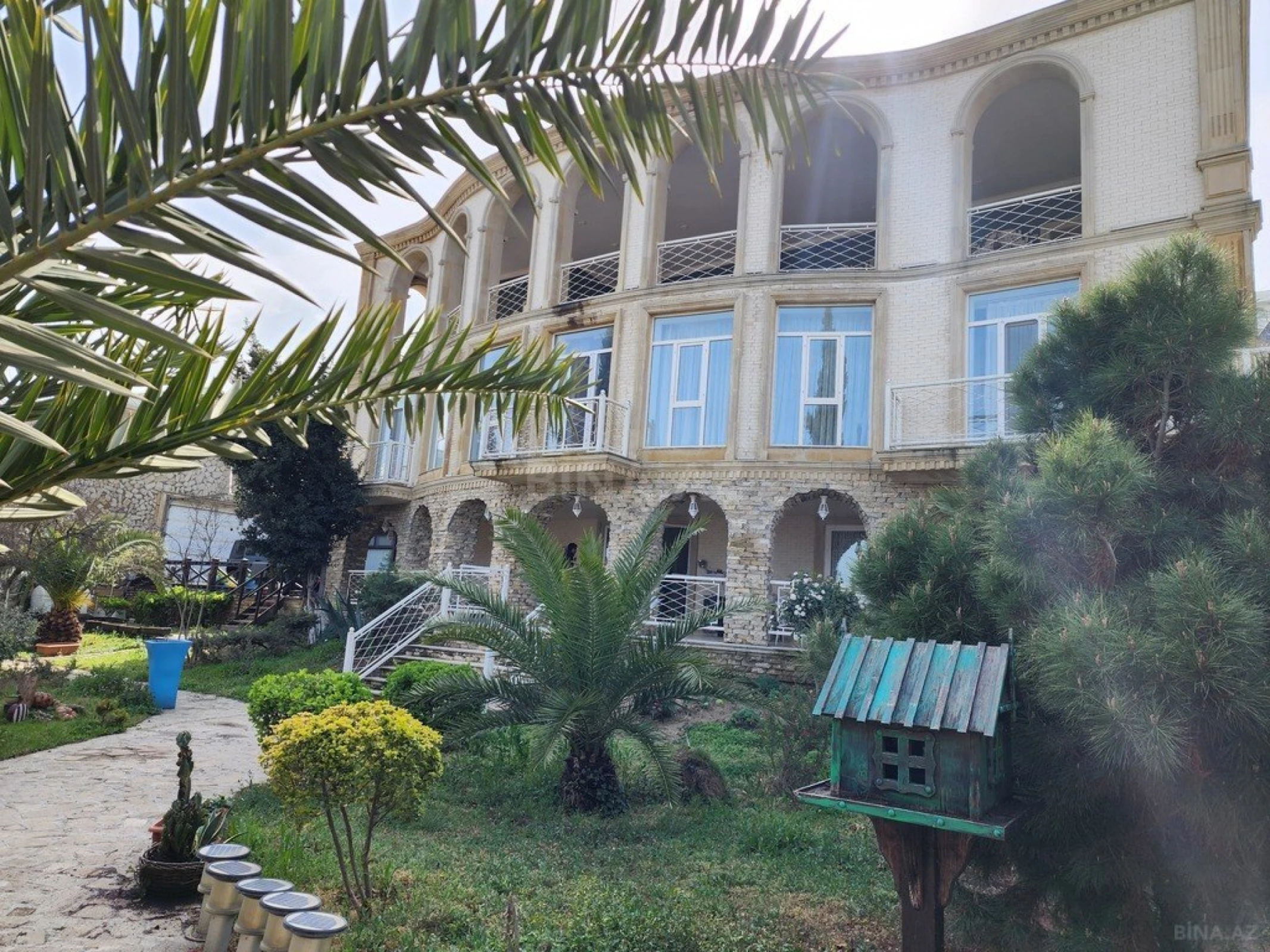 Kirayə verilir 8 otaqlı həyət evi 500 m²