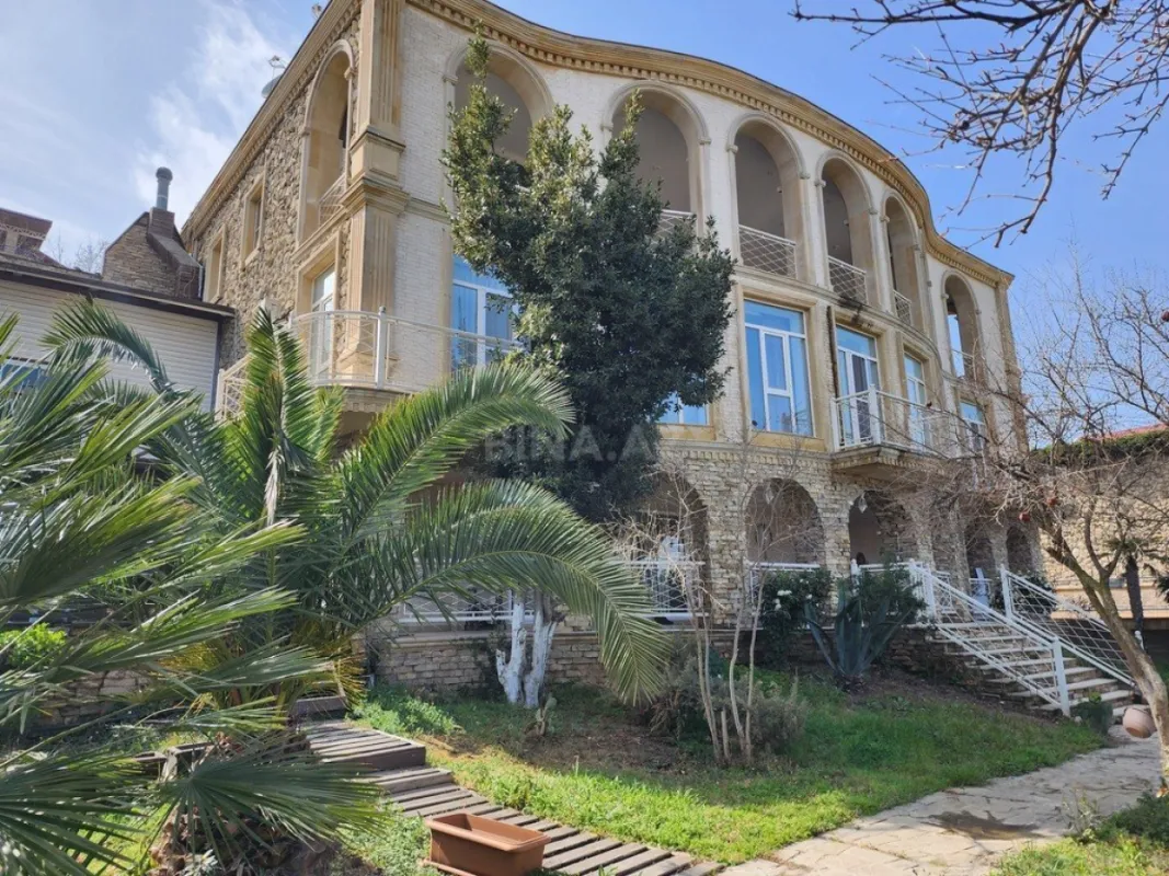 Kirayə verilir 8 otaqlı həyət evi 500 m²
