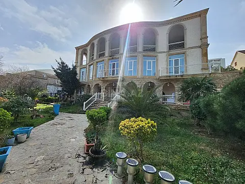 Kirayə verilir 8 otaqlı həyət evi 500 m²