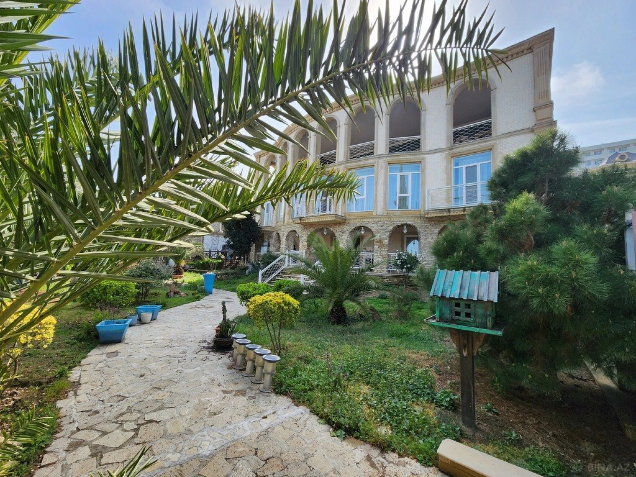 Kirayə verilir 8 otaqlı həyət evi 500 m²