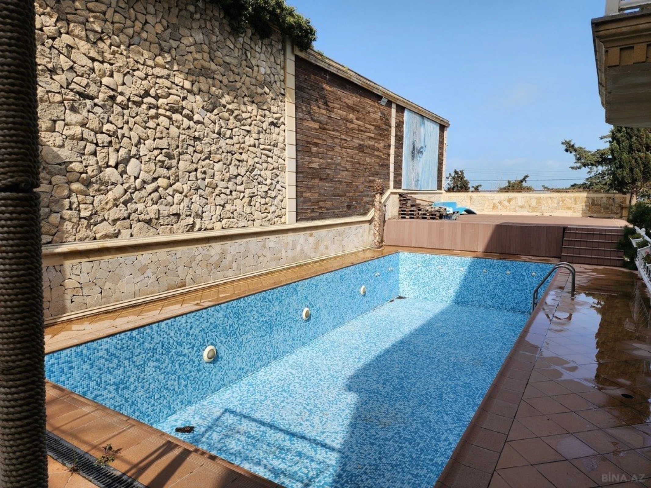 Kirayə verilir 8 otaqlı həyət evi 500 m²