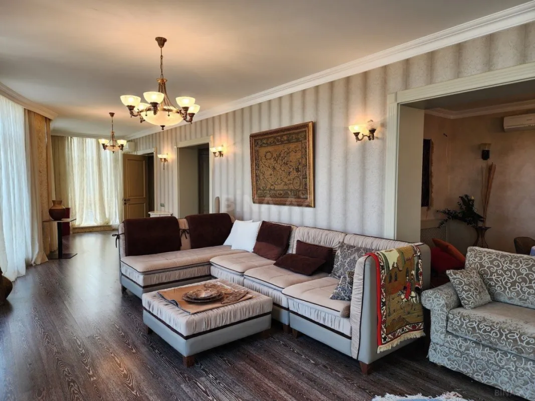 Kirayə verilir 8 otaqlı həyət evi 500 m²