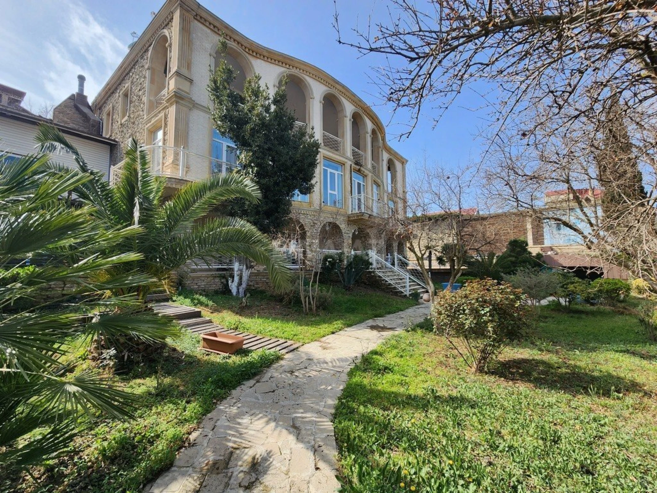 Kirayə verilir 8 otaqlı həyət evi 500 m²