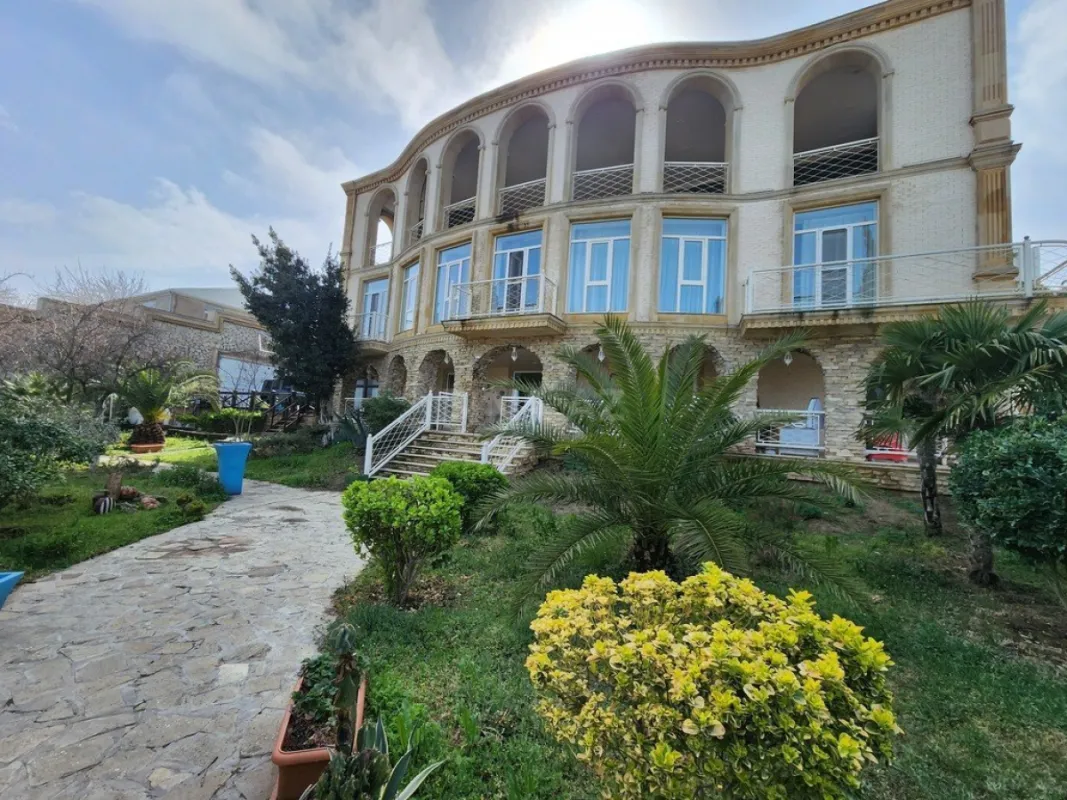 Kirayə verilir 8 otaqlı həyət evi 500 m²