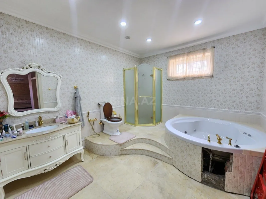 Kirayə verilir 8 otaqlı həyət evi 500 m²