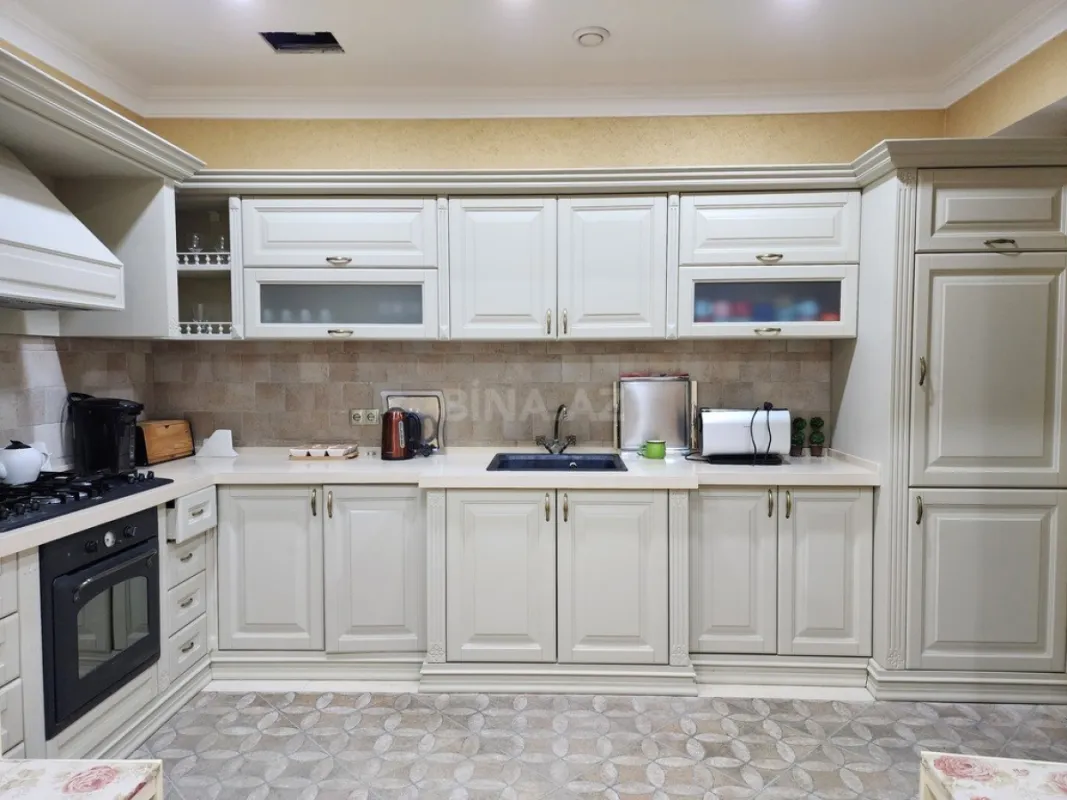 Kirayə verilir 8 otaqlı həyət evi 500 m²