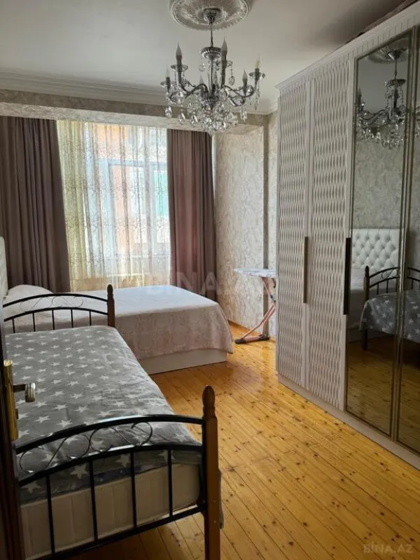 Satılır 2 otaqlı mənzil 80 m²