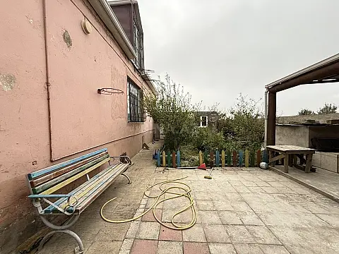 Satılır 4 otaqlı həyət evi 245 m²