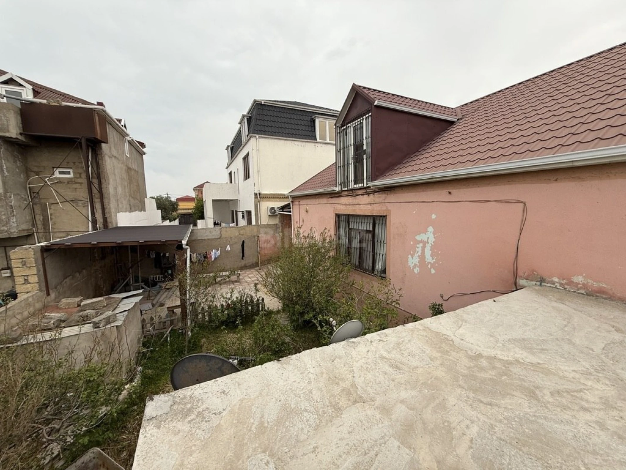 Satılır 4 otaqlı həyət evi 245 m²