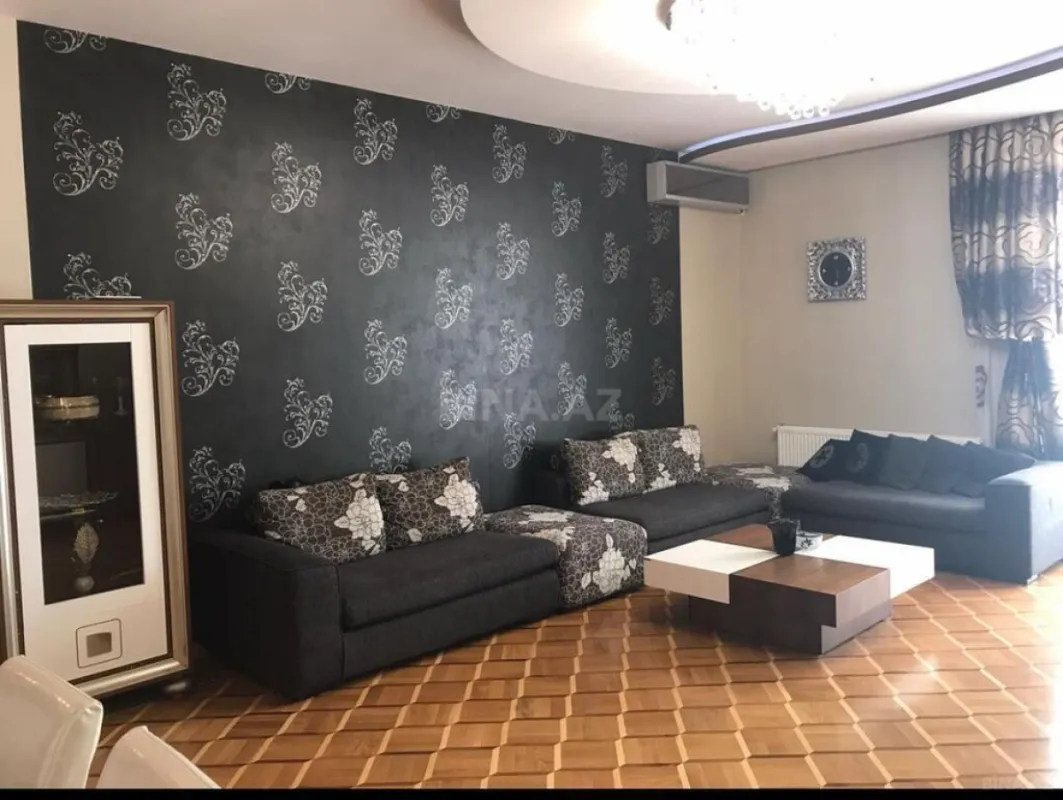 Satılır 4 otaqlı mənzil 180 m²
