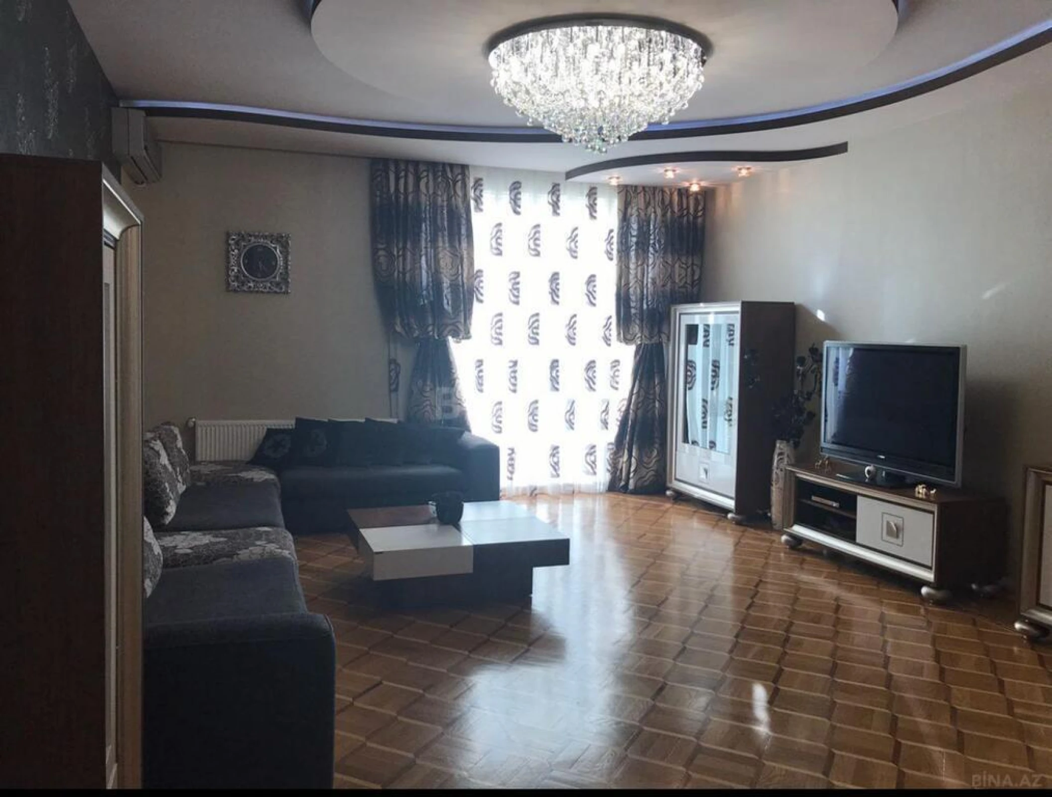 Satılır 4 otaqlı mənzil 180 m²