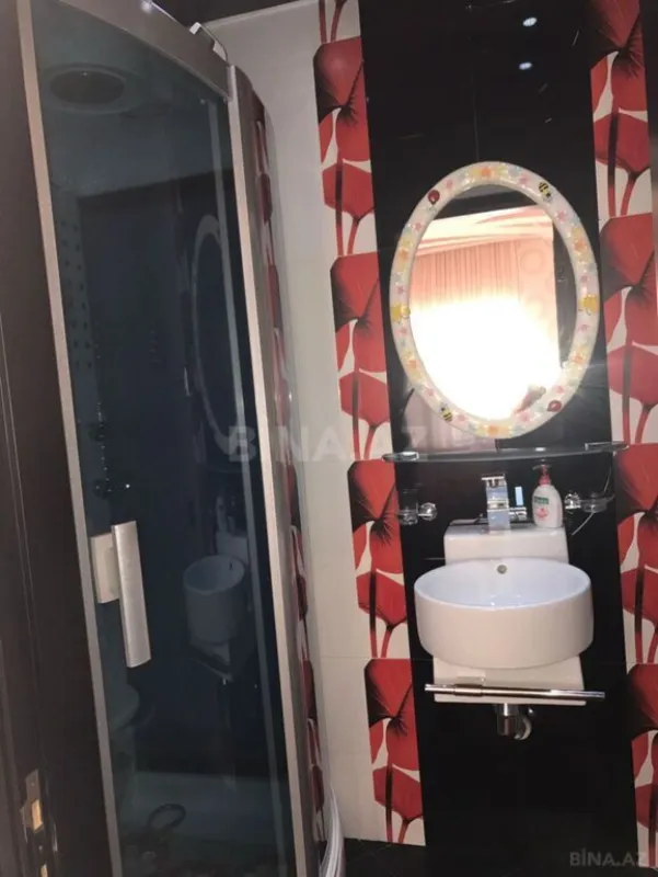 Satılır 4 otaqlı mənzil 180 m²