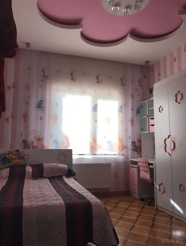 Satılır 4 otaqlı mənzil 180 m²